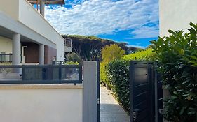 The Shabby House - Charming Seaside Retreat In Central Anzio, Steps From Beach And Train Station